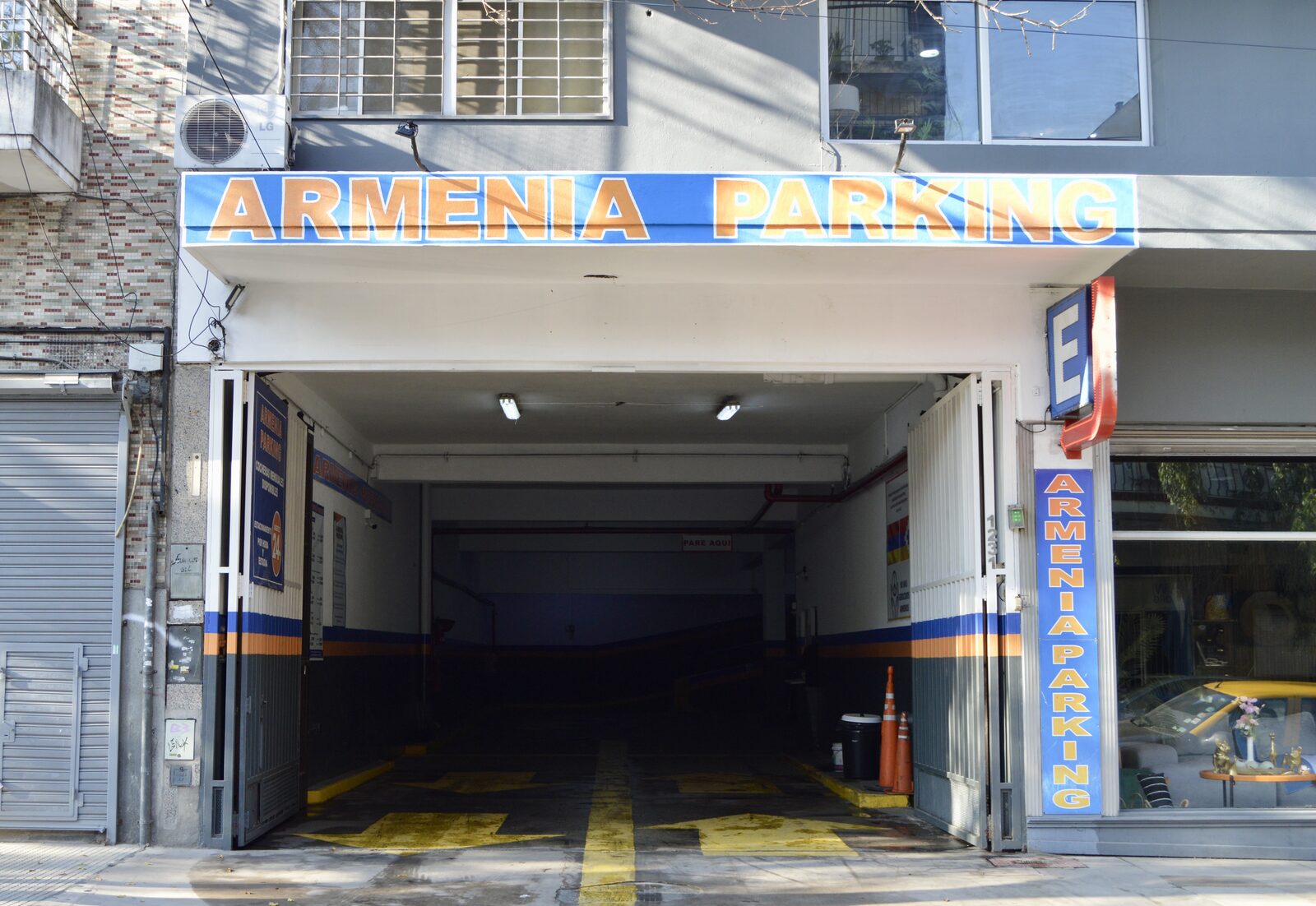 Fachada de Armenia 1231